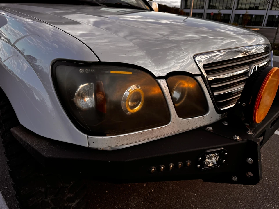 2004 Lexus LX 2nd Gen - Image 21 of 31