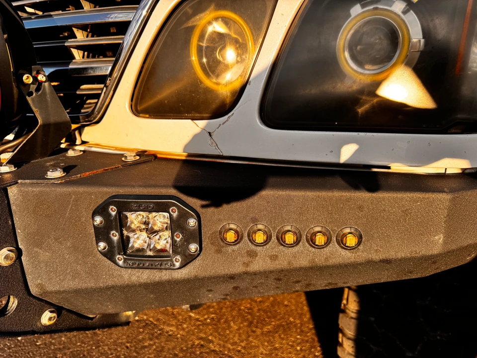 2004 Lexus LX 2nd Gen - Image 27 of 31