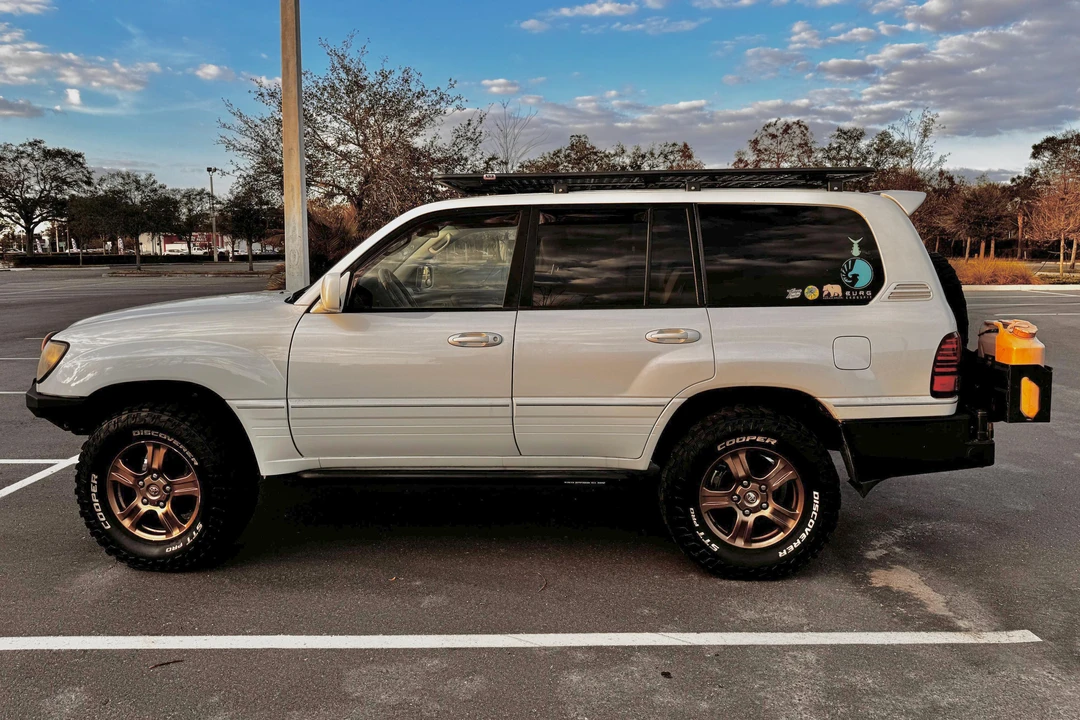 2004 Lexus LX 2nd Gen - Image 3 of 31