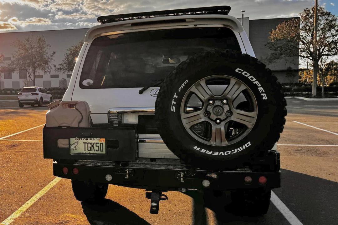 2004 Lexus LX 2nd Gen - Image 5 of 31