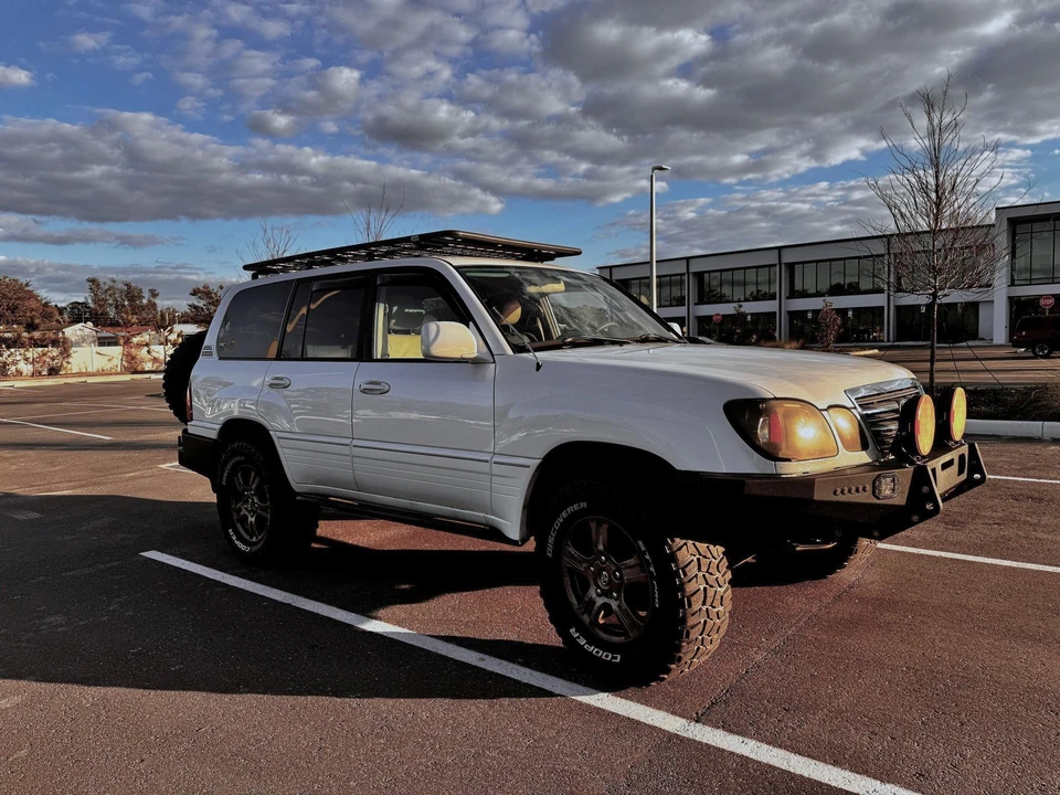 2004 Lexus LX 2nd Gen - Image 19 of 31