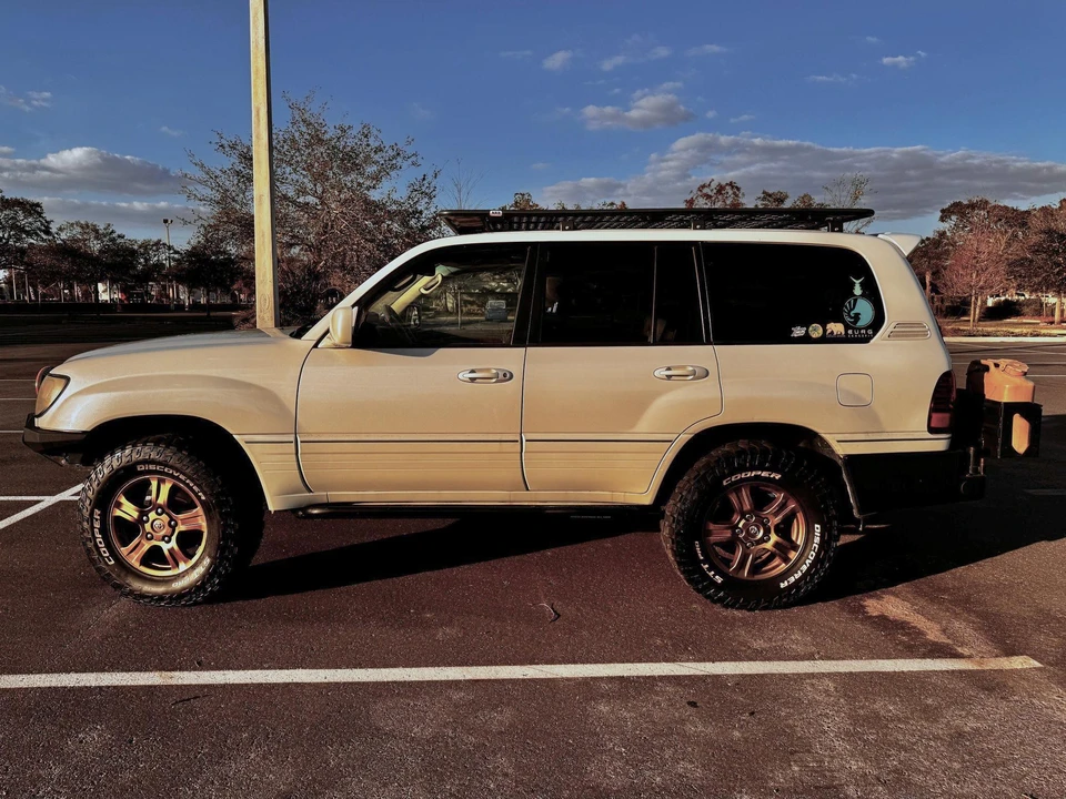 2004 Lexus LX 2nd Gen - Image 12 of 31