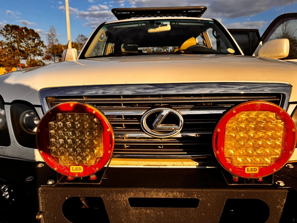 2004 Lexus LX 2nd Gen - Image 25 of 31