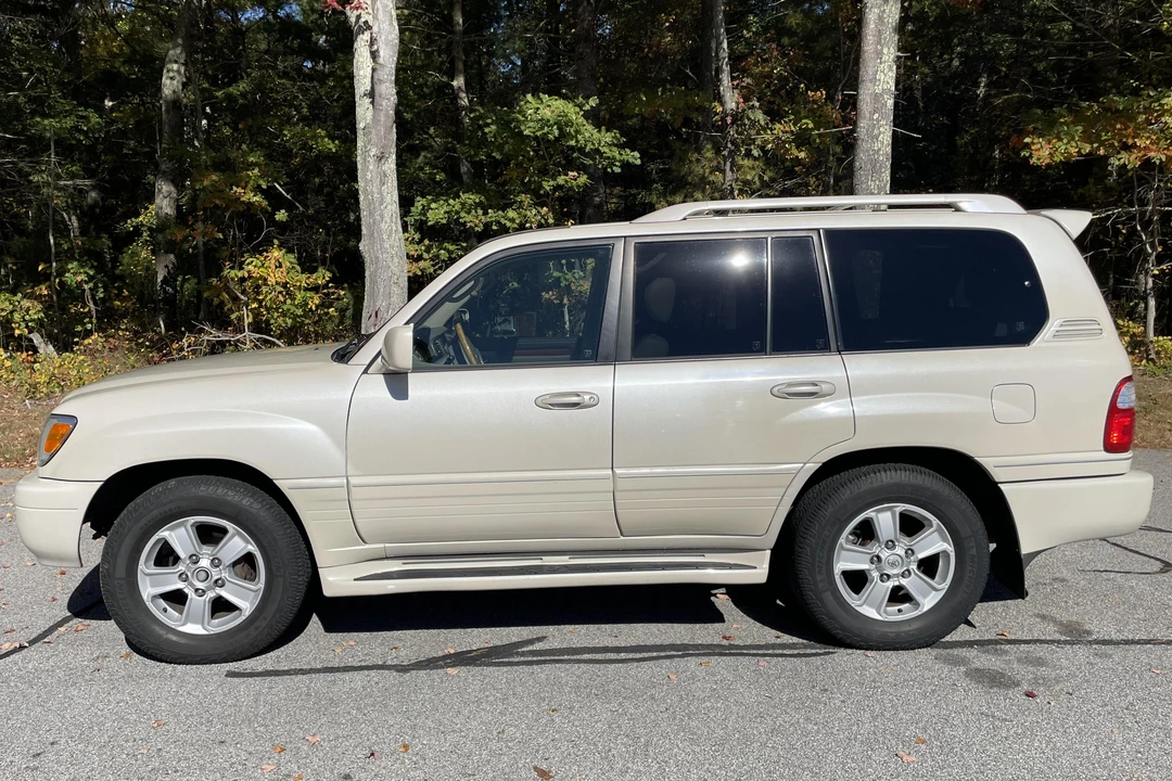 2004 Lexus LX 2nd Gen - Image 3 of 6