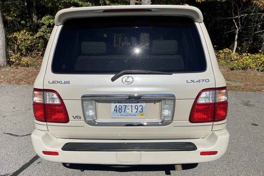 2004 Lexus LX 2nd Gen - Image 5 of 6