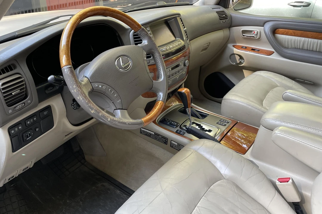 2004 Lexus LX 2nd Gen - Image 6 of 6