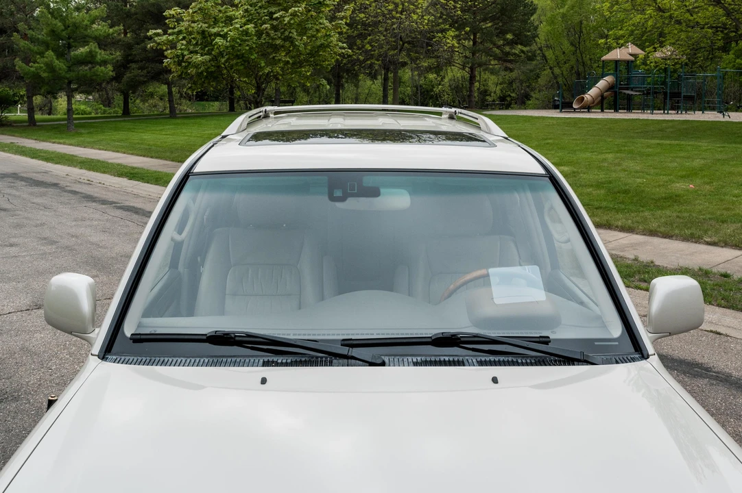 2004 Lexus LX 2nd Gen - Image 20 of 31