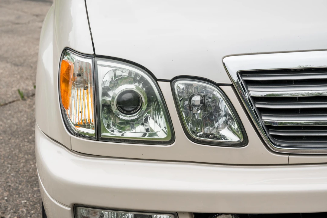 2004 Lexus LX 2nd Gen - Image 26 of 31