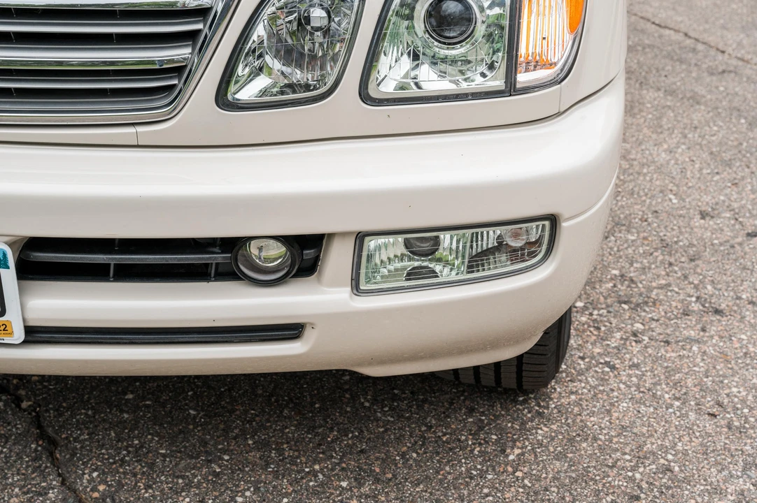 2004 Lexus LX 2nd Gen - Image 23 of 31