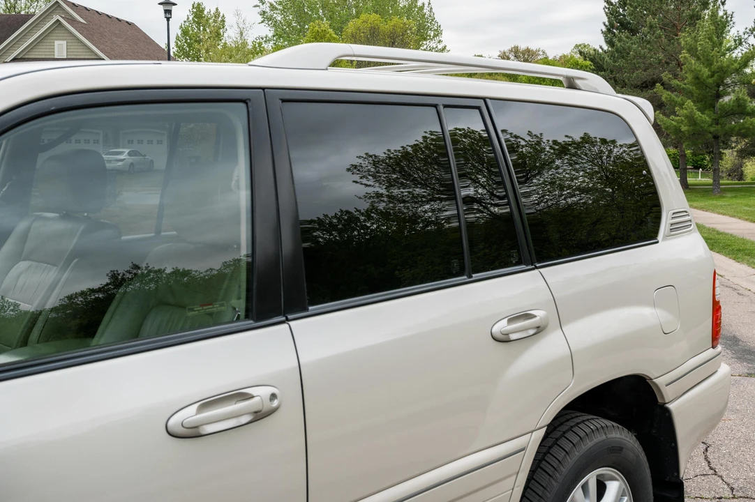2004 Lexus LX 2nd Gen - Image 18 of 31
