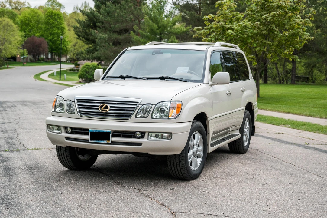 2004 Lexus LX 2nd Gen - Image 7 of 31