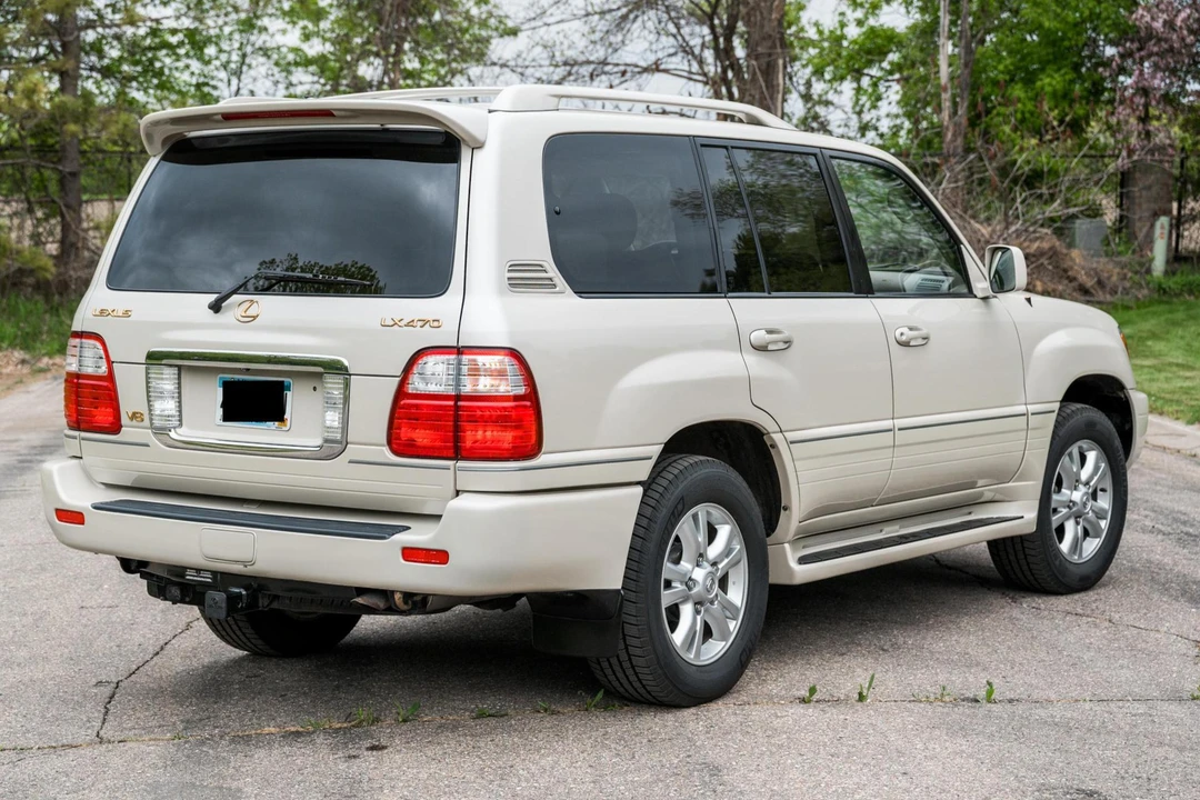 2004 Lexus LX 2nd Gen - Image 4 of 31