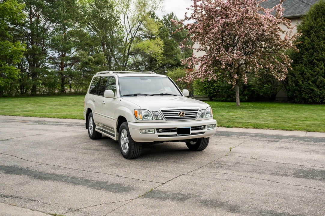 2004 Lexus LX 2nd Gen - Image 14 of 31