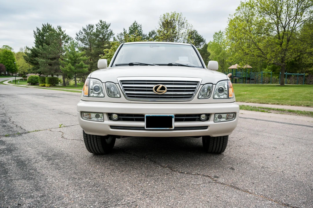 2004 Lexus LX 2nd Gen - Image 6 of 31