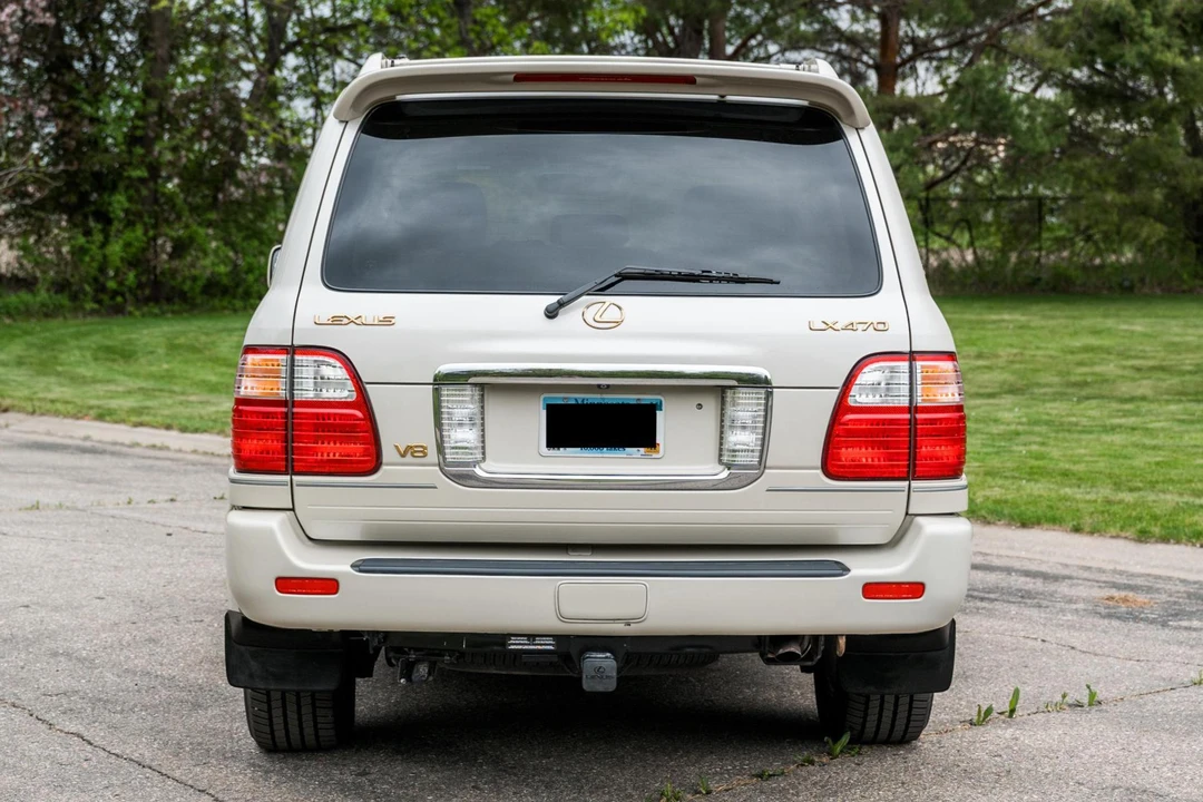 2004 Lexus LX 2nd Gen - Image 5 of 31