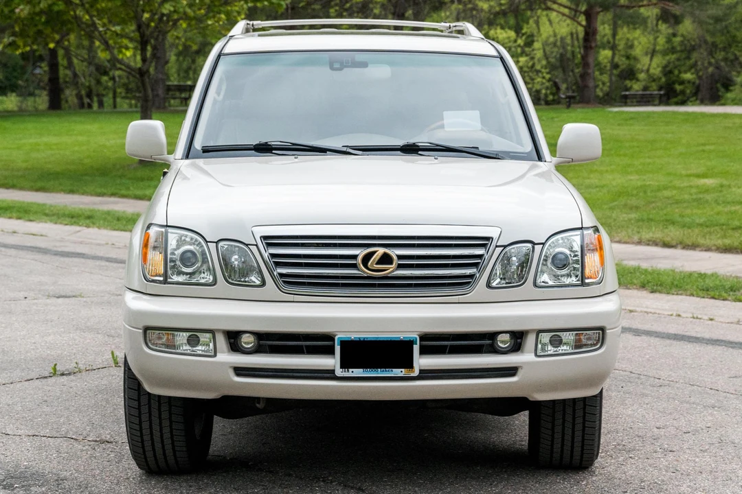 2004 Lexus LX 2nd Gen - Image 2 of 31