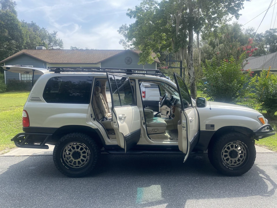 2004 Lexus LX 2nd Gen - Image 15 of 31