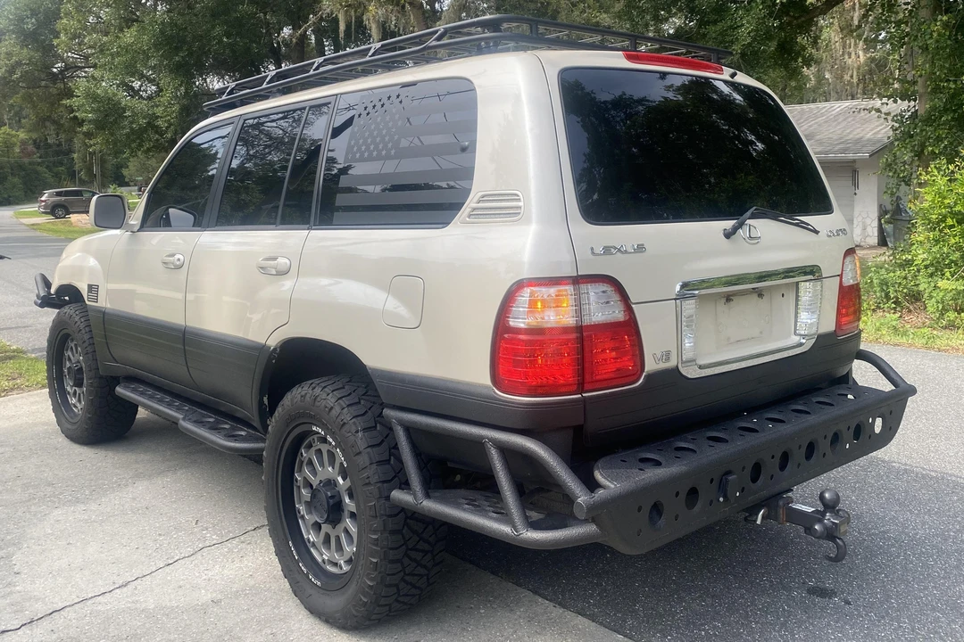 2004 Lexus LX 2nd Gen - Image 4 of 31