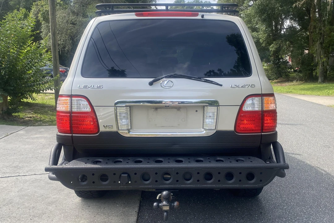 2004 Lexus LX 2nd Gen - Image 5 of 31