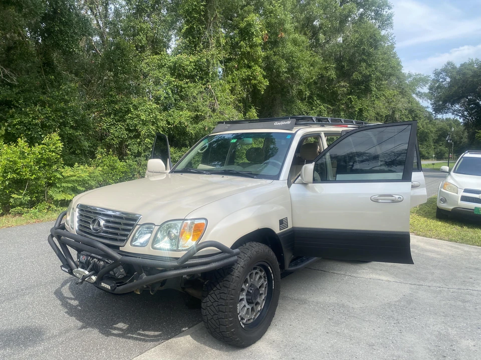 2004 Lexus LX 2nd Gen - Image 10 of 31