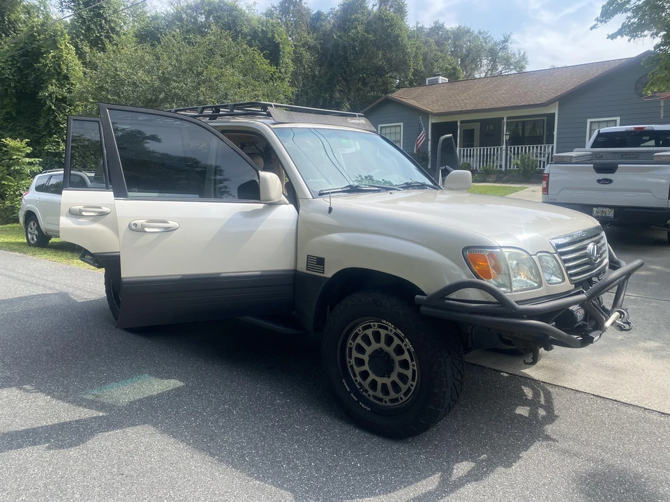 2004 Lexus LX 2nd Gen - Image 16 of 31
