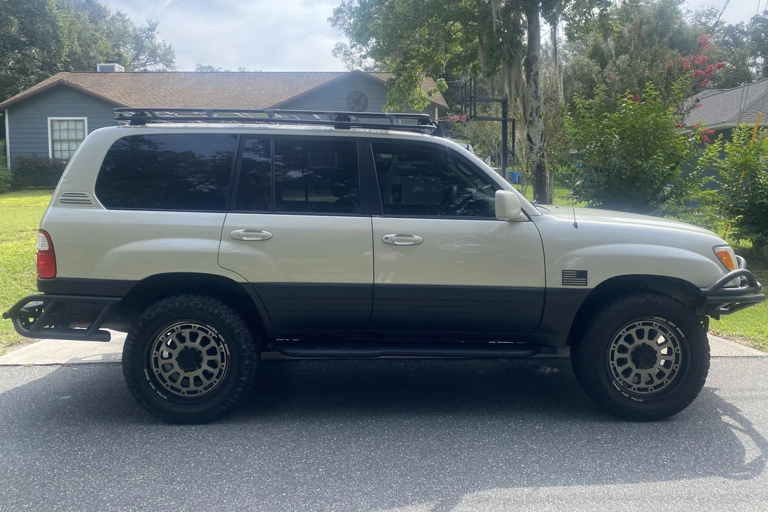 2004 Lexus LX 2nd Gen - Image 3 of 31