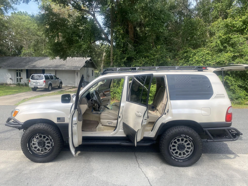 2004 Lexus LX 2nd Gen - Image 11 of 31