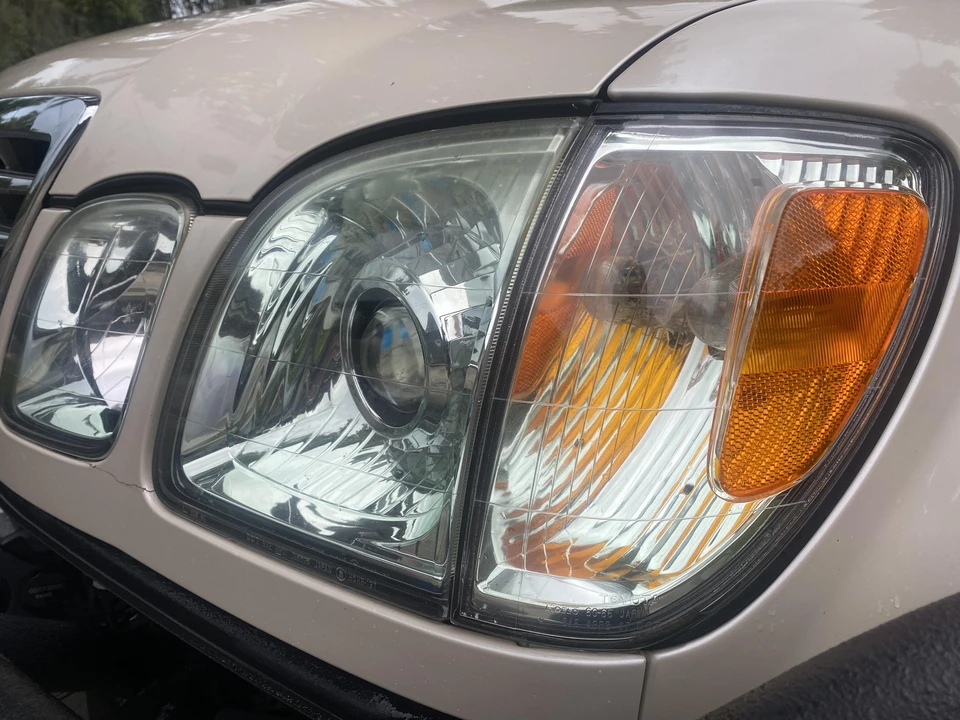 2004 Lexus LX 2nd Gen - Image 18 of 31