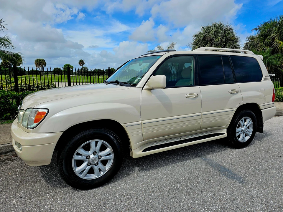 2004 Lexus LX 2nd Gen - Image 18 of 31