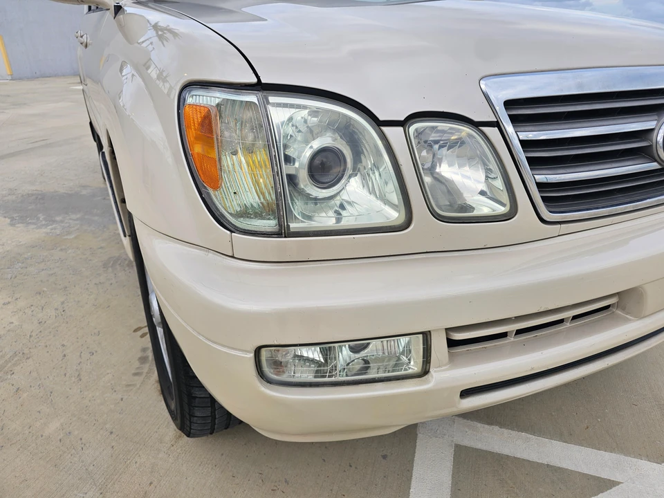 2004 Lexus LX 2nd Gen - Image 23 of 31