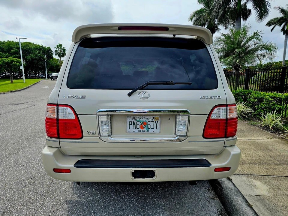 2004 Lexus LX 2nd Gen - Image 21 of 31