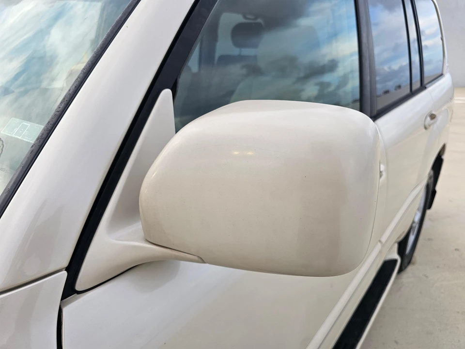 2004 Lexus LX 2nd Gen - Image 25 of 31