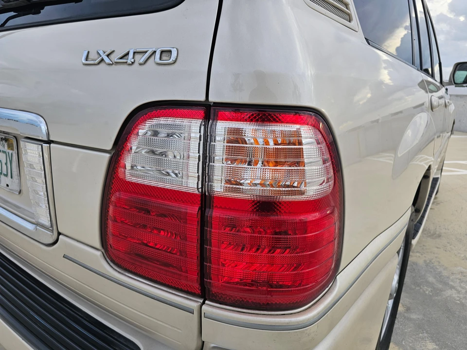 2004 Lexus LX 2nd Gen - Image 30 of 31