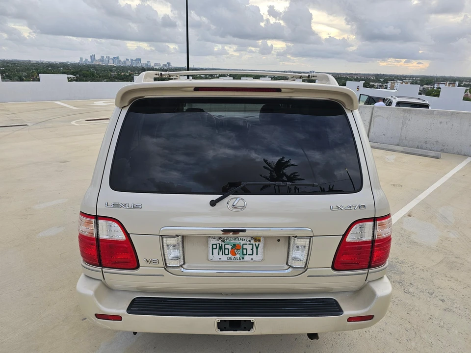 2004 Lexus LX 2nd Gen - Image 12 of 31