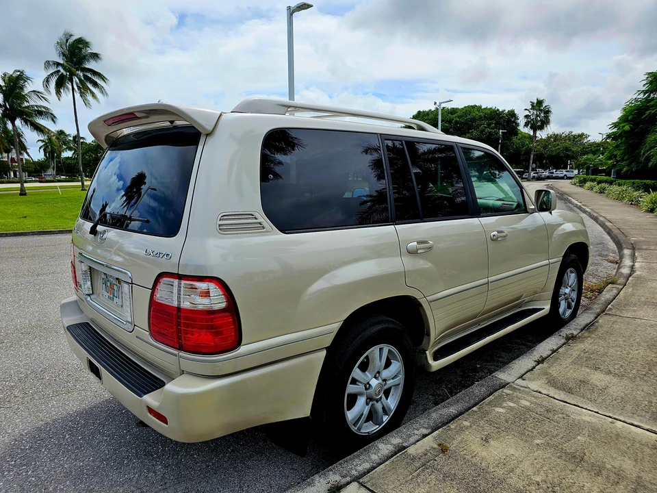 2004 Lexus LX 2nd Gen - Image 22 of 31