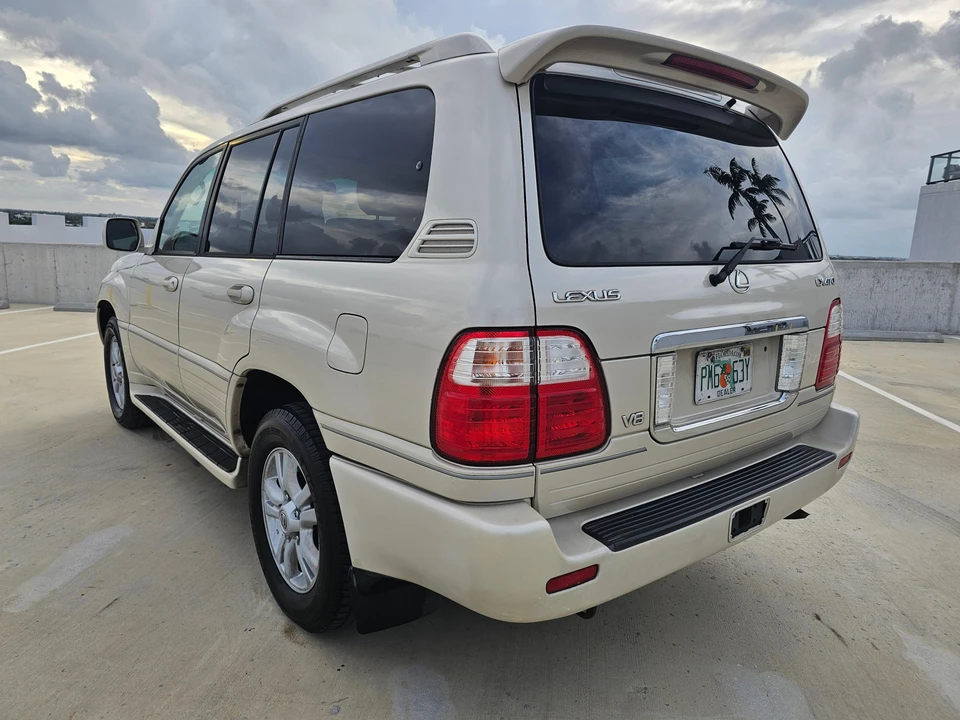 2004 Lexus LX 2nd Gen - Image 11 of 31