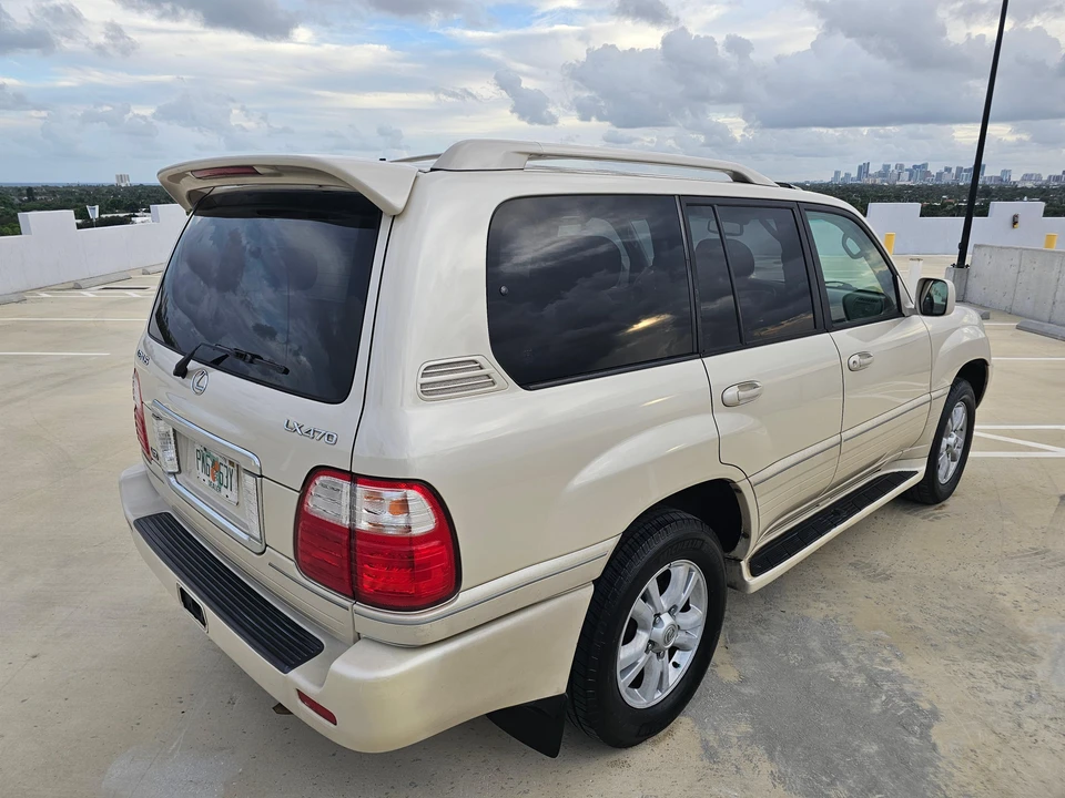 2004 Lexus LX 2nd Gen - Image 13 of 31