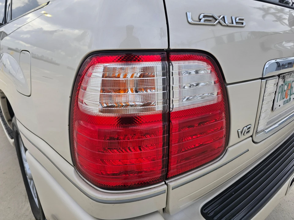 2004 Lexus LX 2nd Gen - Image 28 of 31