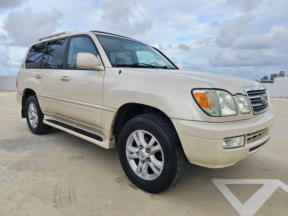 2004 Lexus LX 2nd Gen - Image 16 of 31