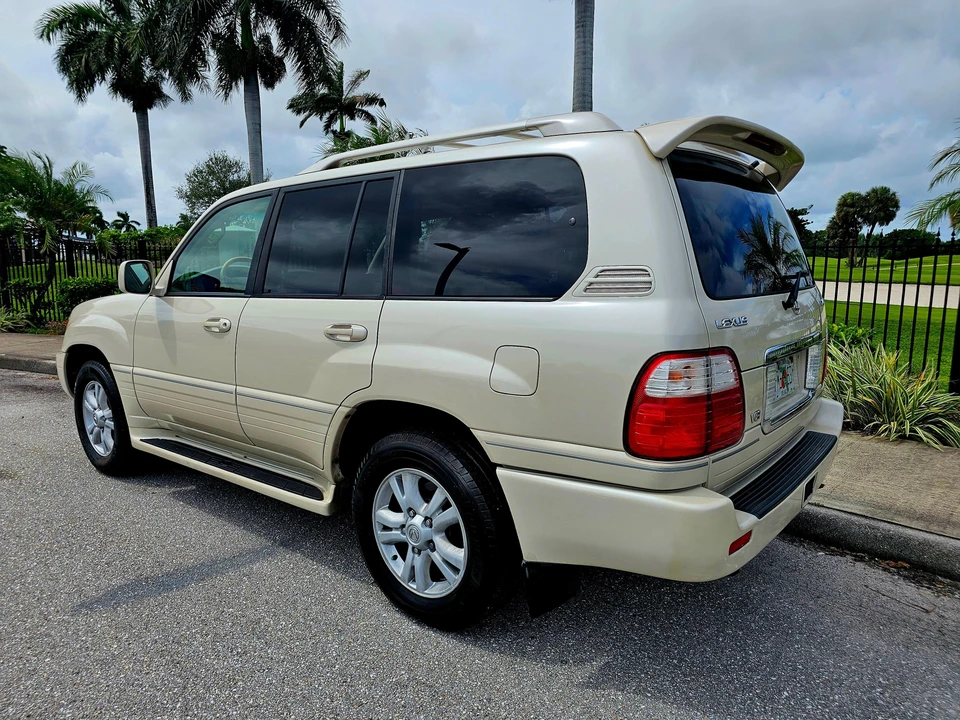 2004 Lexus LX 2nd Gen - Image 20 of 31