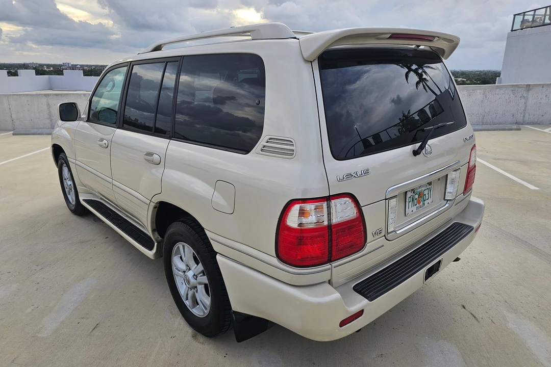 2004 Lexus LX 2nd Gen - Image 4 of 31