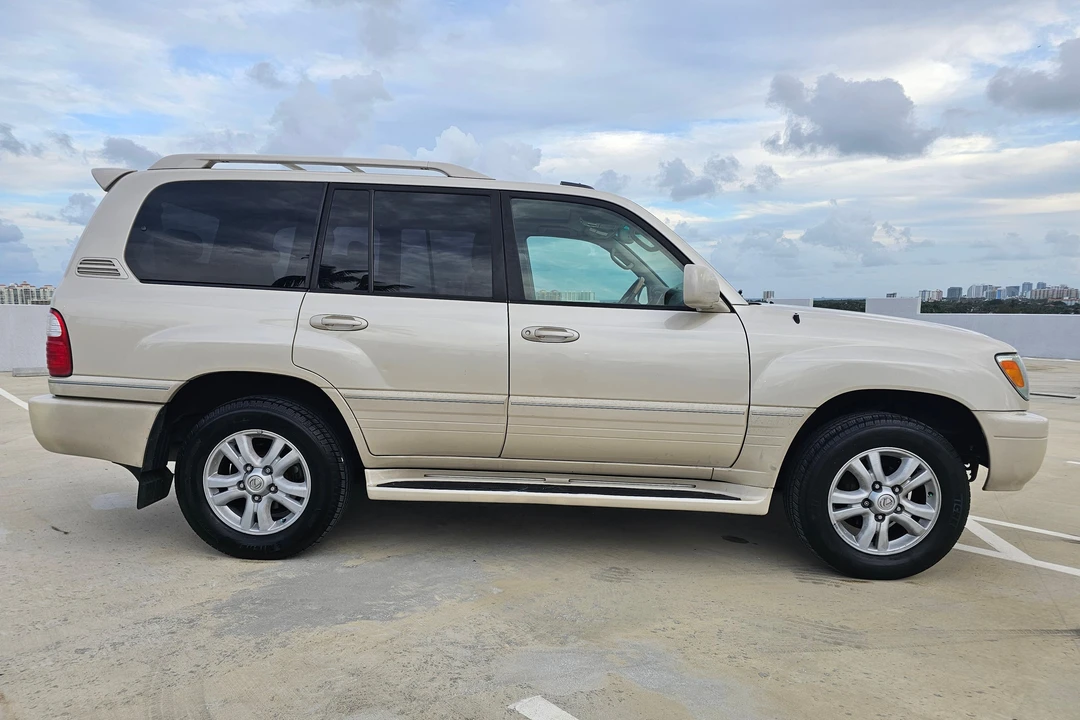 2004 Lexus LX 2nd Gen - Image 3 of 31