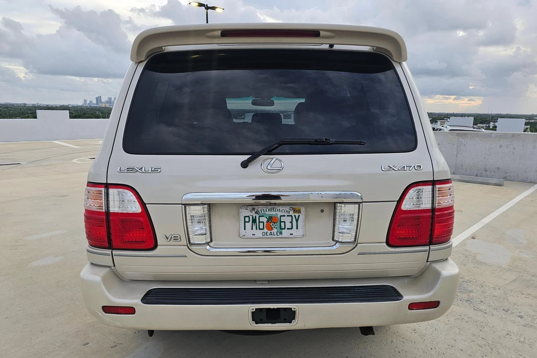 2004 Lexus LX 2nd Gen - Image 5 of 31