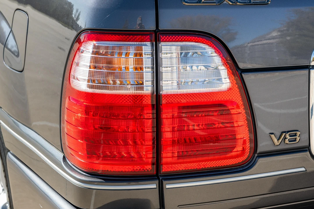 2004 Lexus LX 2nd Gen - Image 22 of 31