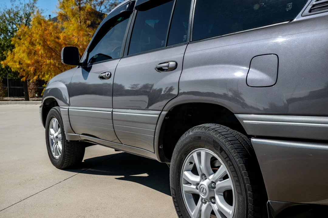 2004 Lexus LX 2nd Gen - Image 18 of 31