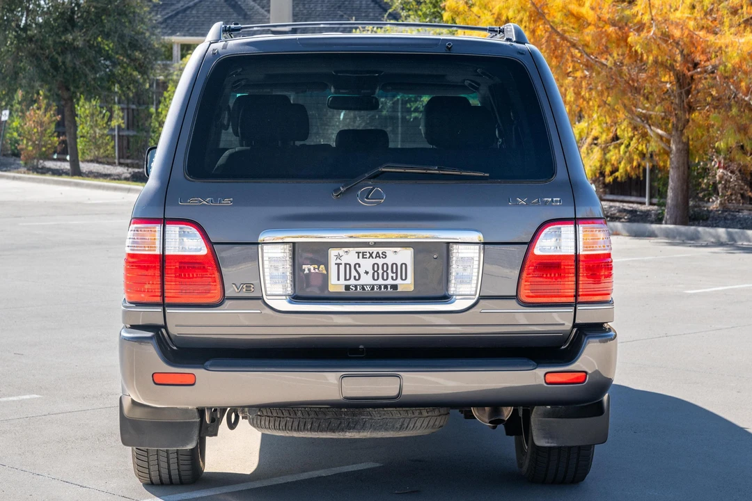 2004 Lexus LX 2nd Gen - Image 5 of 31