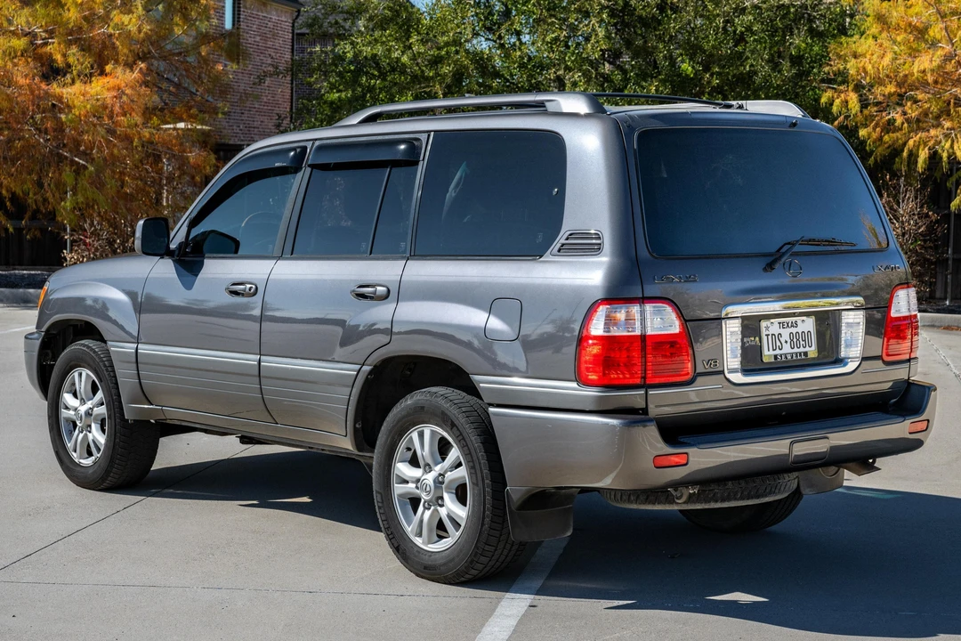 2004 Lexus LX 2nd Gen - Image 4 of 31