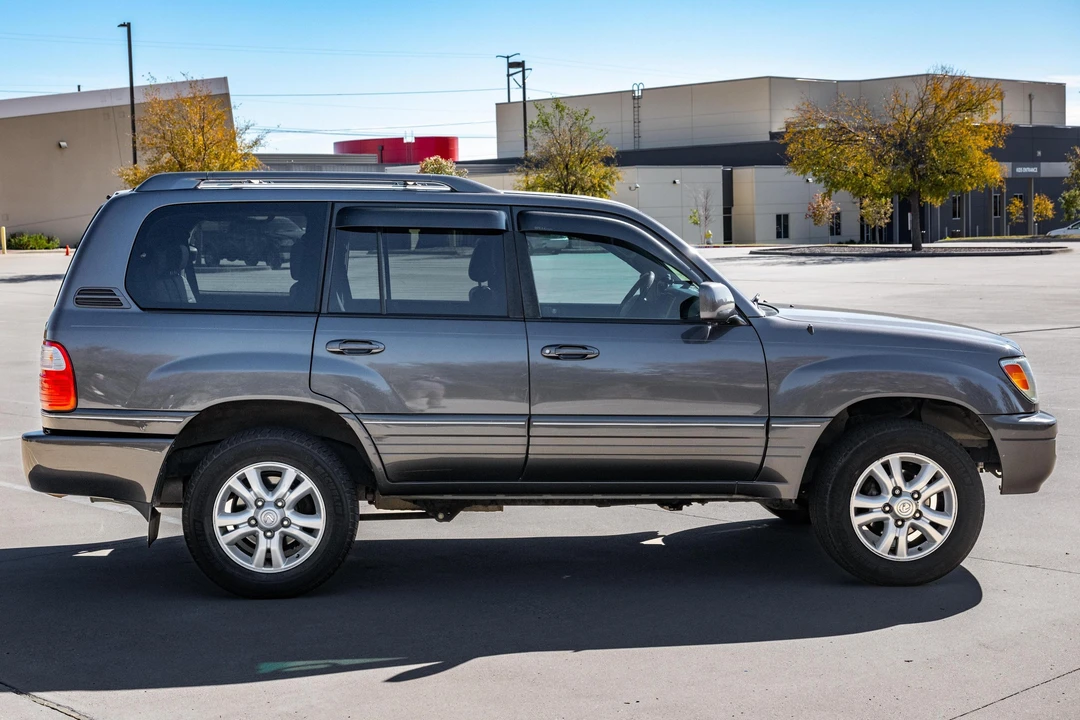 2004 Lexus LX 2nd Gen - Image 3 of 31