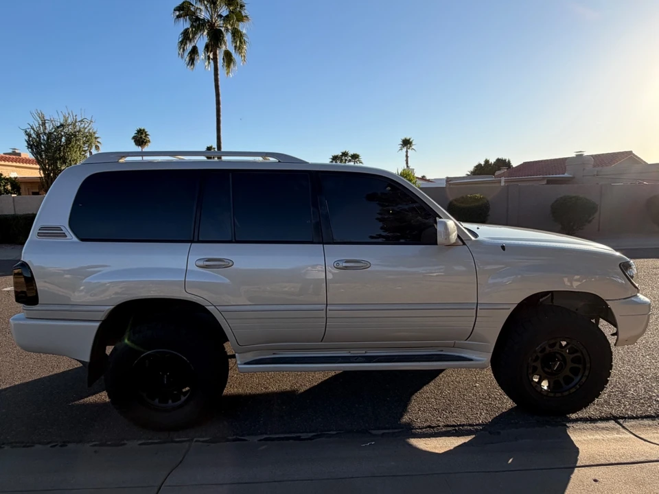 2004 Lexus LX 2nd Gen - Image 5 of 11