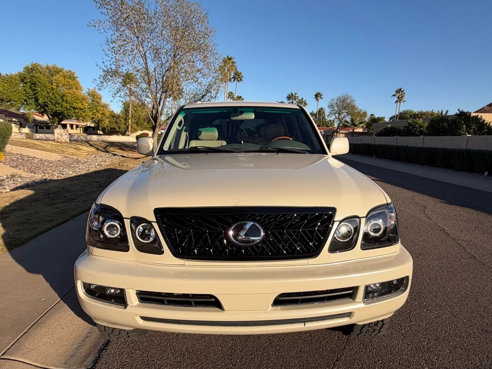 2004 Lexus LX 2nd Gen - Image 4 of 11